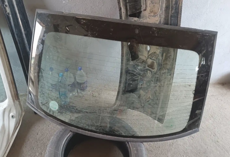 Cтекло багажника от Opel Astra G